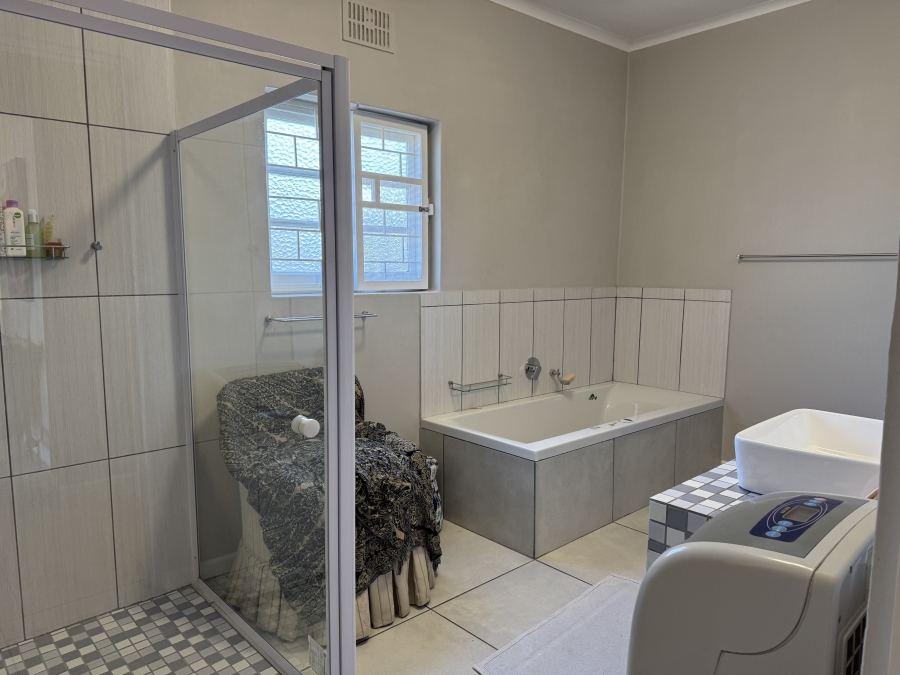 3 Bedroom Property for Sale in Sandbaai Western Cape